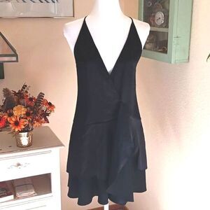 💐🌹🌺Host Pick!!🍀🌹💐🌸Halston Heritage Strappy Mini Dress